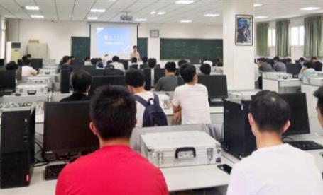 乐动（中国）官方应邀参加成都信息工程大学2019年全国大学生电子设计竞赛赛前动员会